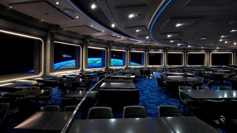 Space-220-disney-world-restaurante-comida-en-espacio