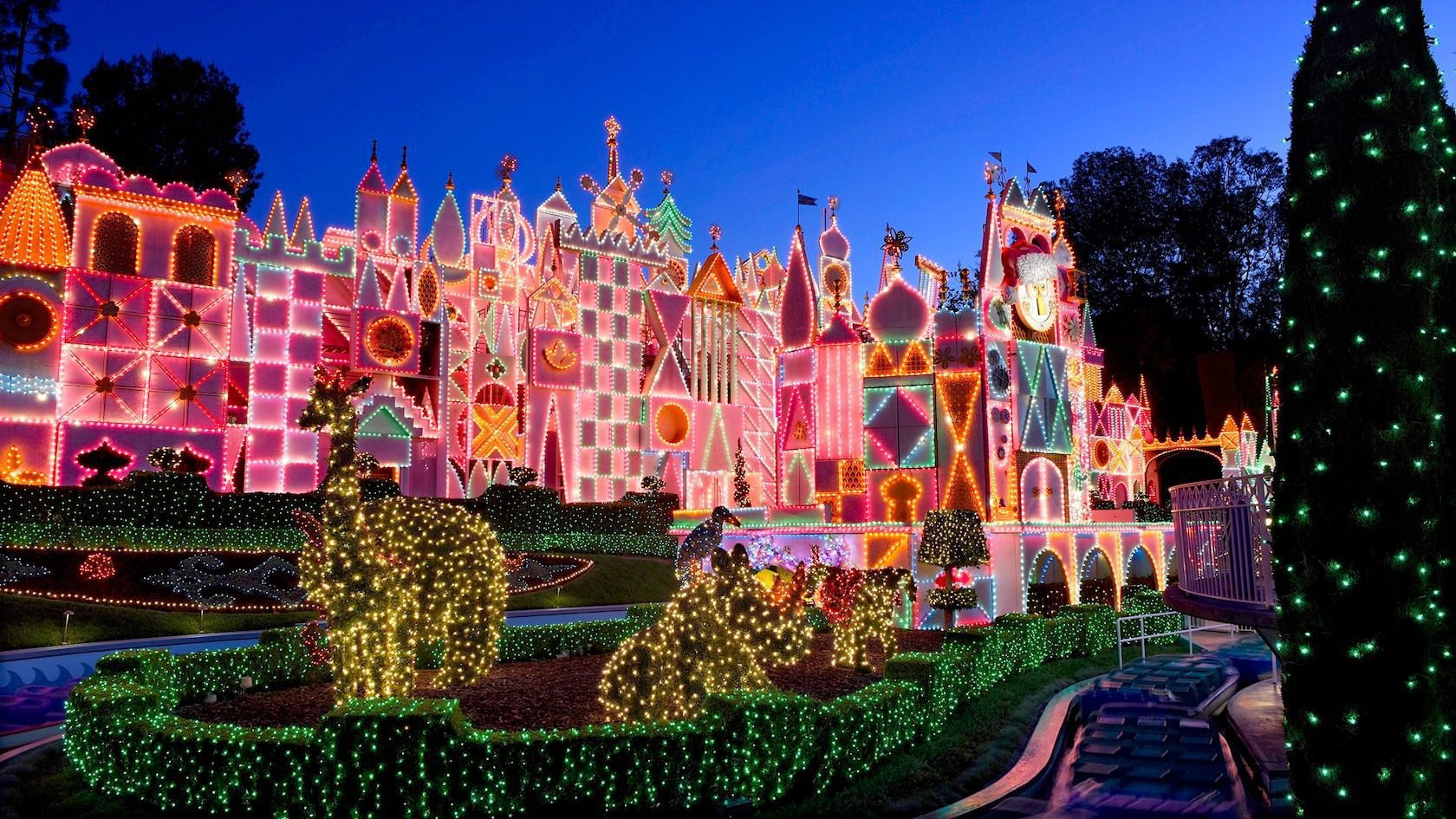 its-a-small-world-navidad-disneyland
