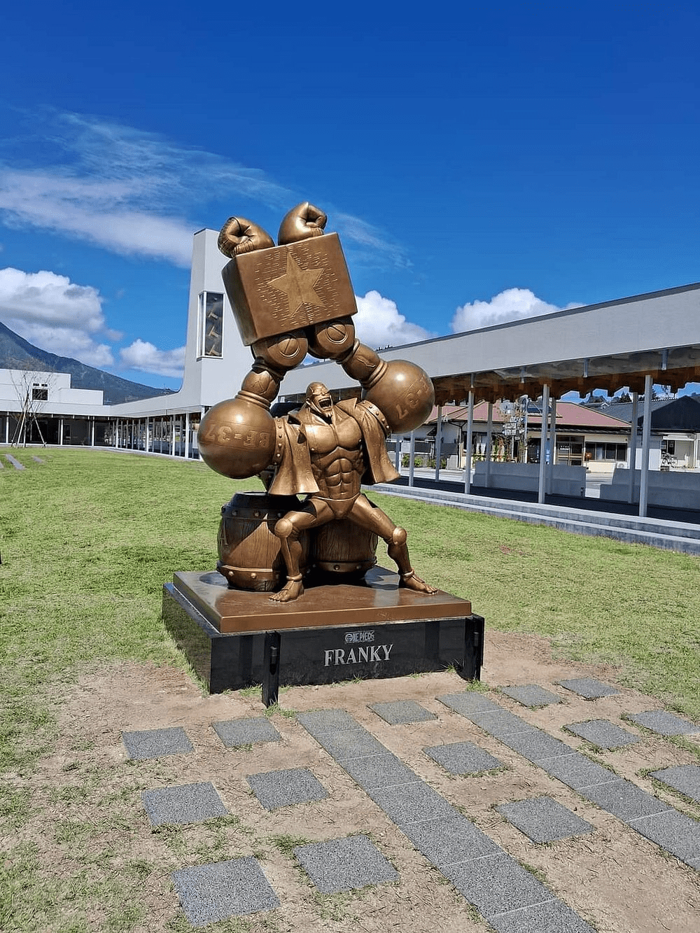 Reserva de experiencias Japón - Julie Dream Travel Estatuas One Piece